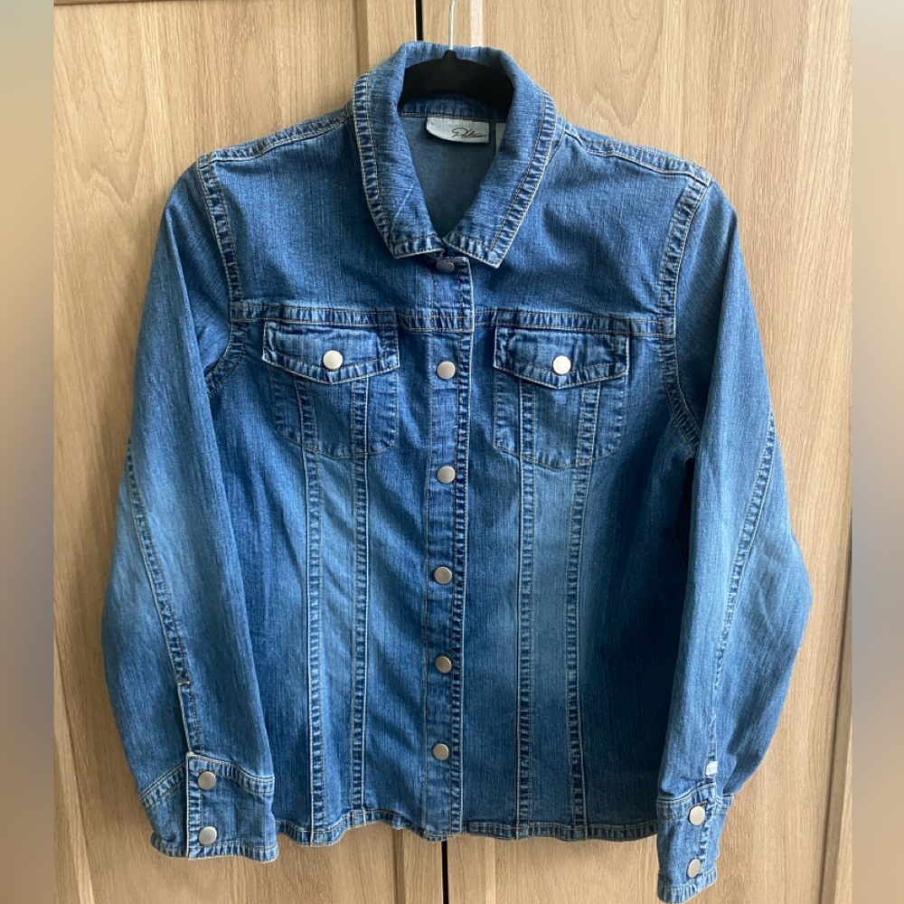 Chico’s Platinum denim jacket / shirt. Size 1